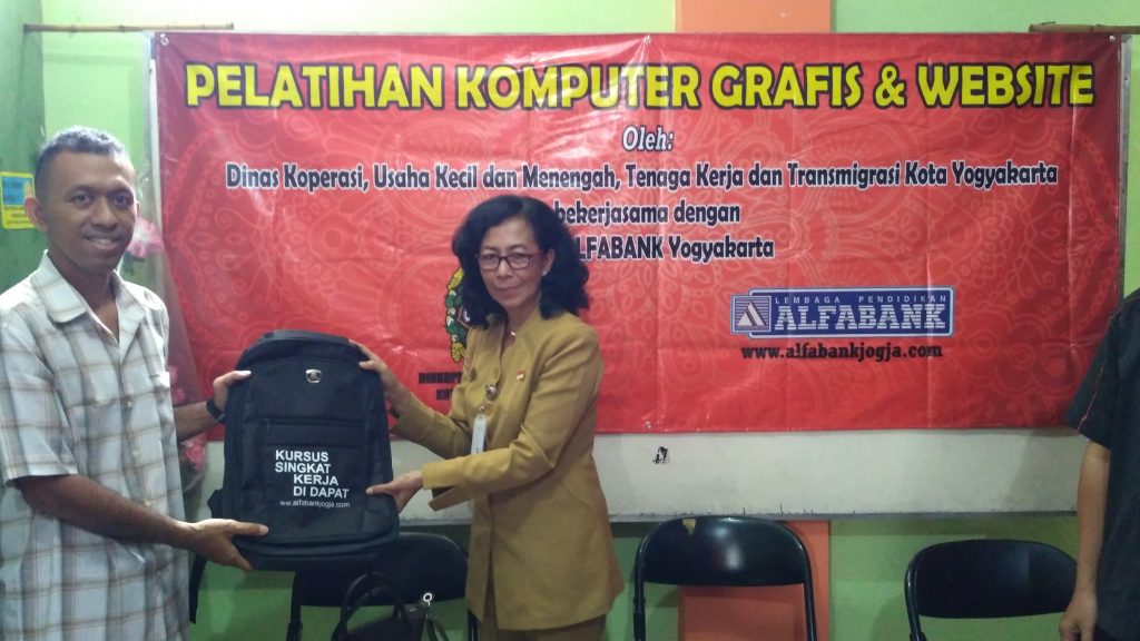 Pelatihan Komputer Grafis dan Website Alfabank Yogyakarta 2