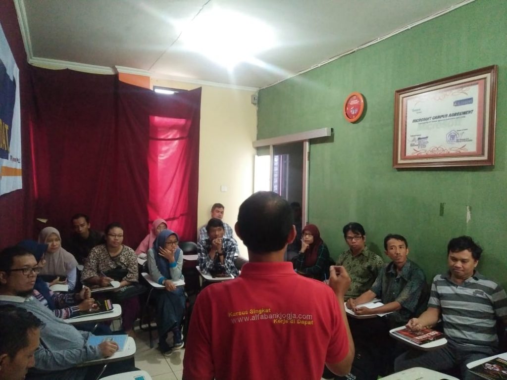 Pelatihan Komputer Grafis dan Website Alfabank Yogyakarta 2018