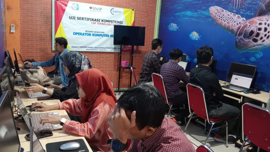 Uji Kompetensi BNSP Skema Operator Komputer Madya di Alfabank Yogyakarta Tenaga Kependidikan UNS